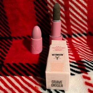 Jeffree Star velvet trap lipstick ➖Grave digger➖